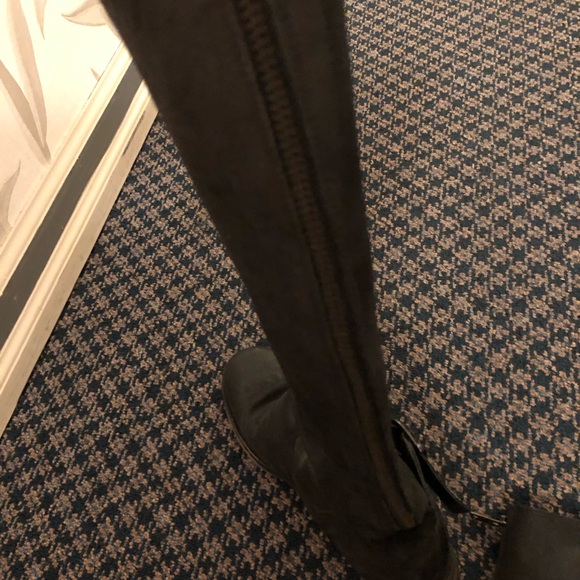 Knee high leather upper boots with zipper in back. Size 6. - Picture 3 of 8
